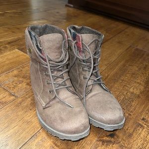Rock & Candy women’s boots. Women size 7.5.